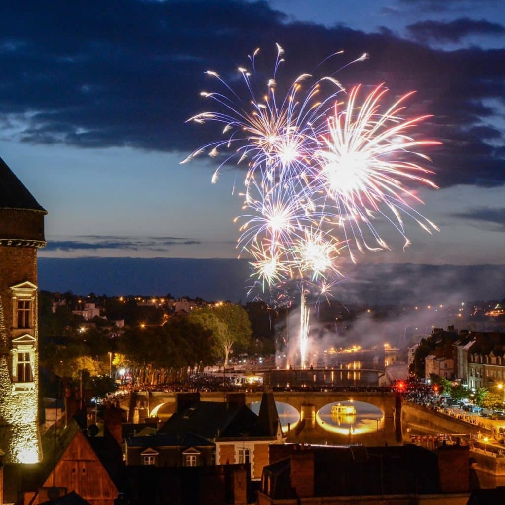 Feu d'artifice à Laval - Pont Aristide-Briand